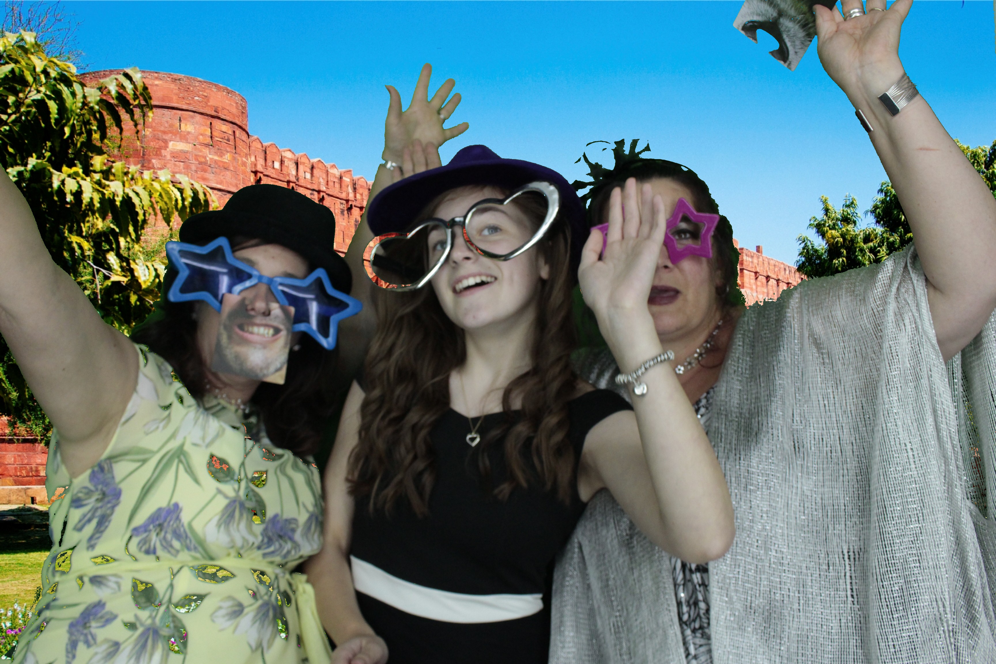 Mr & Mrs Bowles | View more photos from the event at gallery.myphotoboothexperience.co.uk/u/MyPhotoBoothExperienceLtd/Mr-Mrs-Bowles